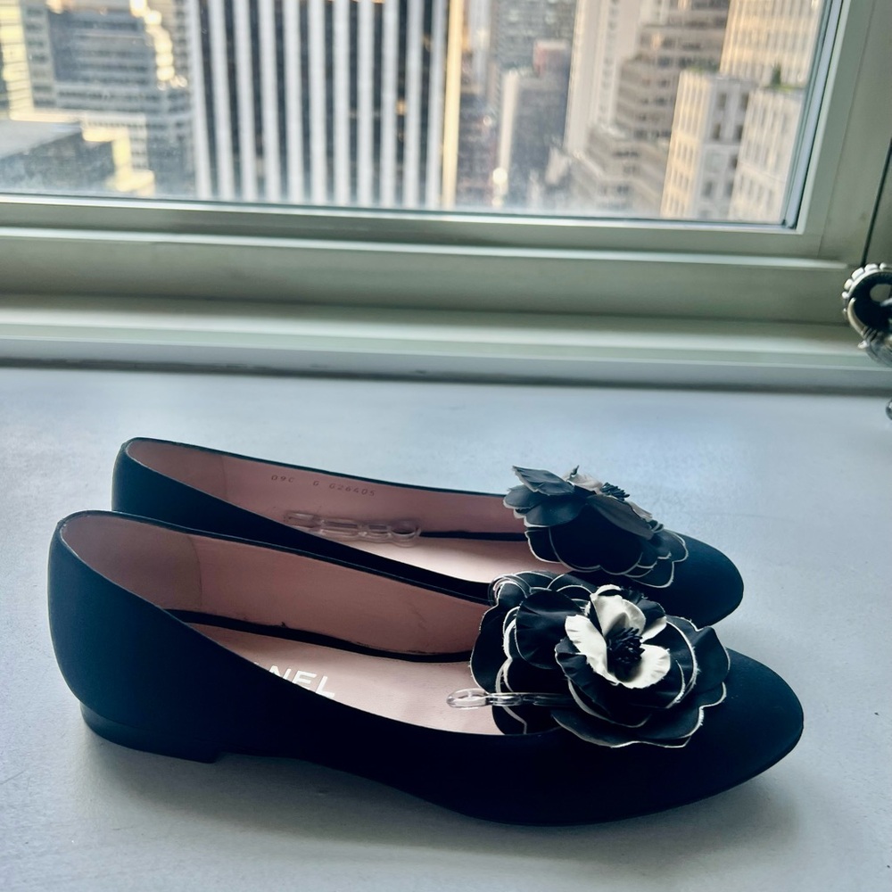 Timeless Chanel - Picture 2 of 4